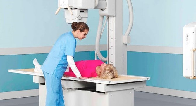 Как подготовиться к рентгену? Для прохождения рентгена следует выбирать свободную одежду, позволяющую легко двигаться, например, рубашку, а для женщин - бюстгальтер с крючками спереди.